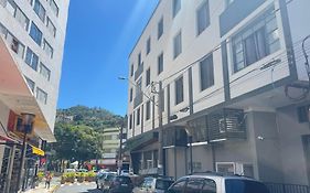 Apartamento Pé na Praça Conforto e Charme no Coração de Serra Neg